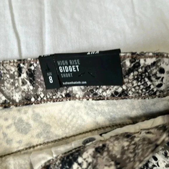 Kut from the Kloth Gidget High Rise Snake Print Cut Off Shorts size 8 NWT - Picture 5 of 6